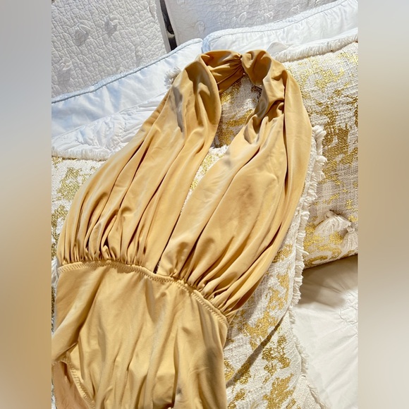 Norma Kamali
Women’s Halter Low Back Mio One Piece Swimsuit - Picture 2 of 5